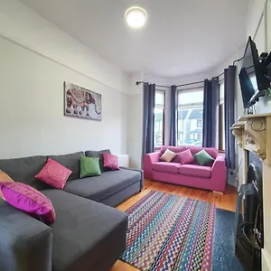 Shaftesbury Avenue Townhouse Hébergement de vacances Belfast