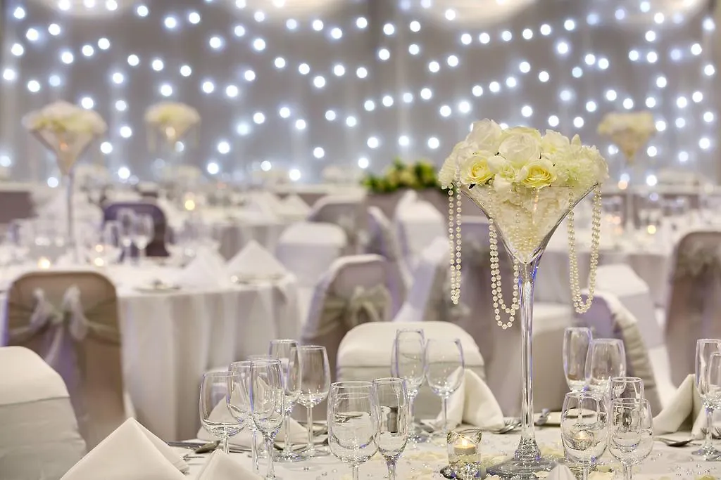 Hotel Jurys Inn East Midlands Airport  Castle Donington
