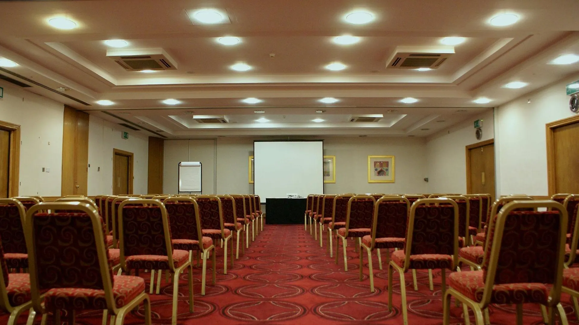 Hotel Jurys Inn East Midlands Airport  Castle Donington