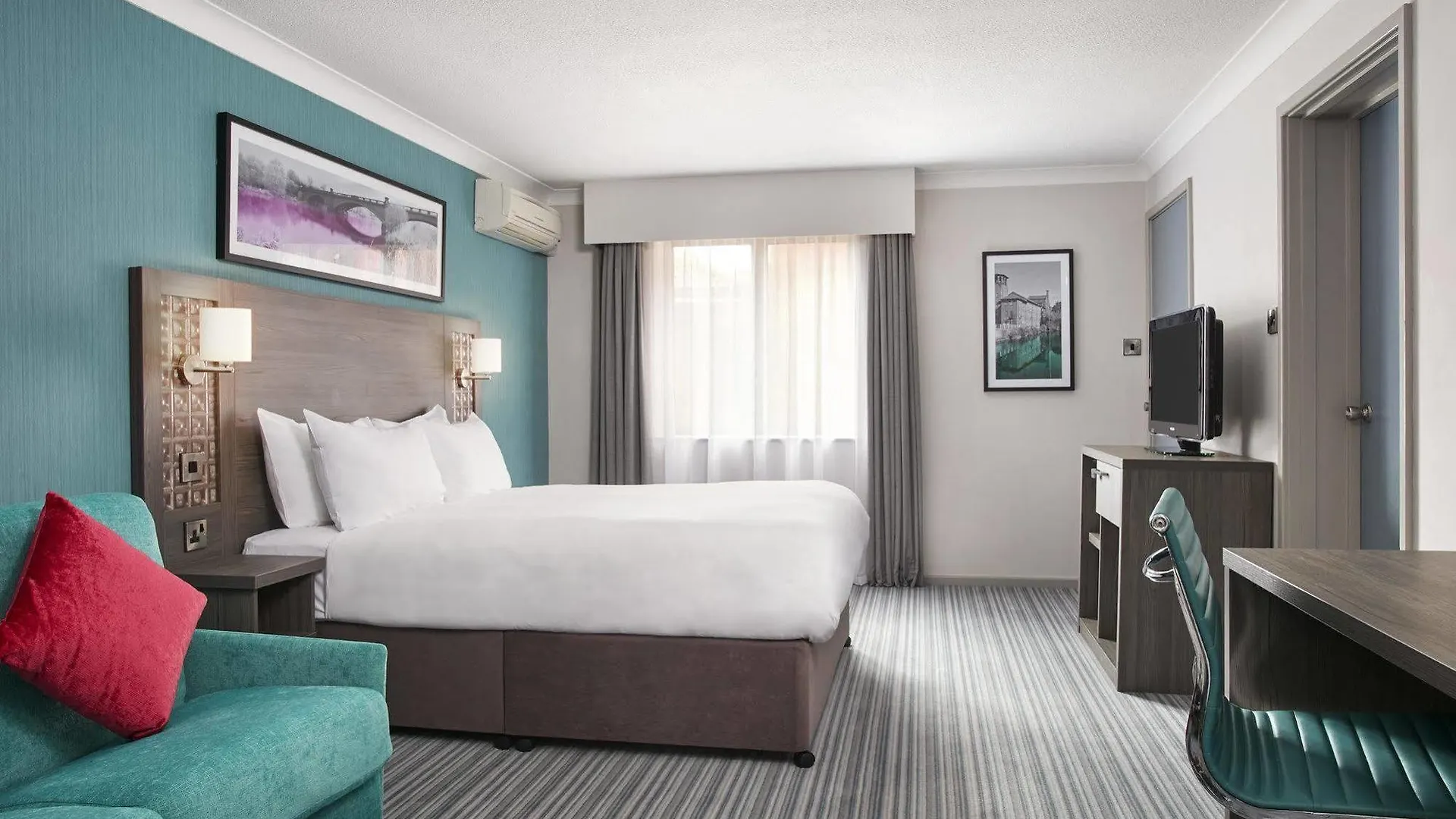 Hotel Jurys Inn East Midlands Airport  Castle Donington